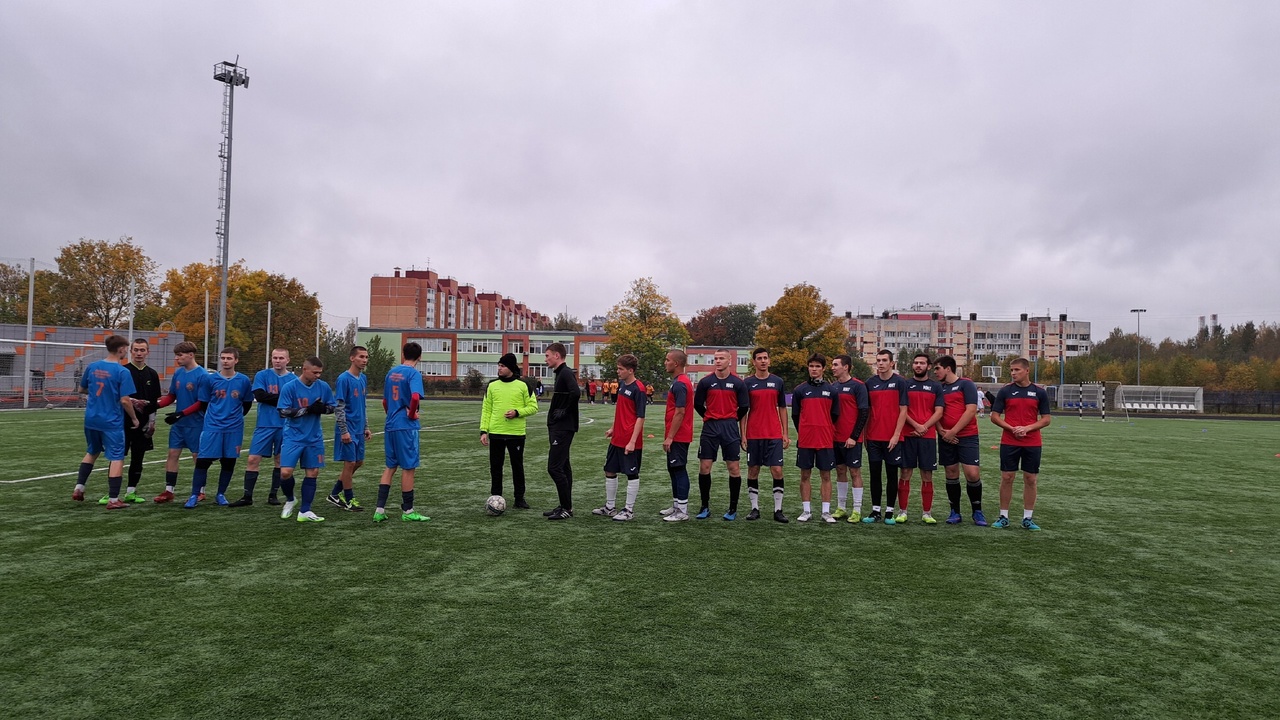 Группой турнир по футболу в п. Янино-1 Всеволожского района